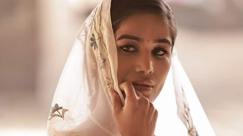Poonam Pandey As Mandodari: पूनम पांडे बनेंगी दिल्ली की मशहूर लव कुश रामलीला में मंदोदरी , संतों ने जताई नाराजगी
