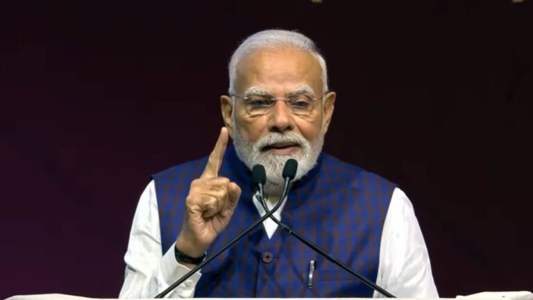 VIDEO: 'मैं आया इसलिए ताली बजा रहे हो या गया था इसलिए', Semicon India 2025 में जब बोले PM Modi, ठहाकों से गूंज उठा हॉल