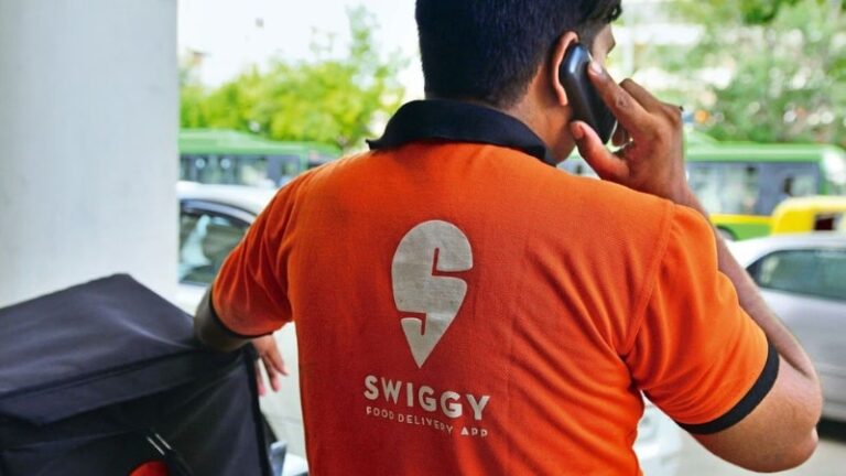 Swiggy Orders: Swiggy ने प्लेटफॉर्म फीस में किया बड़ा इजाफा, अब हर ऑर्डर पर लगेगा 15 रुपये का चार्ज!