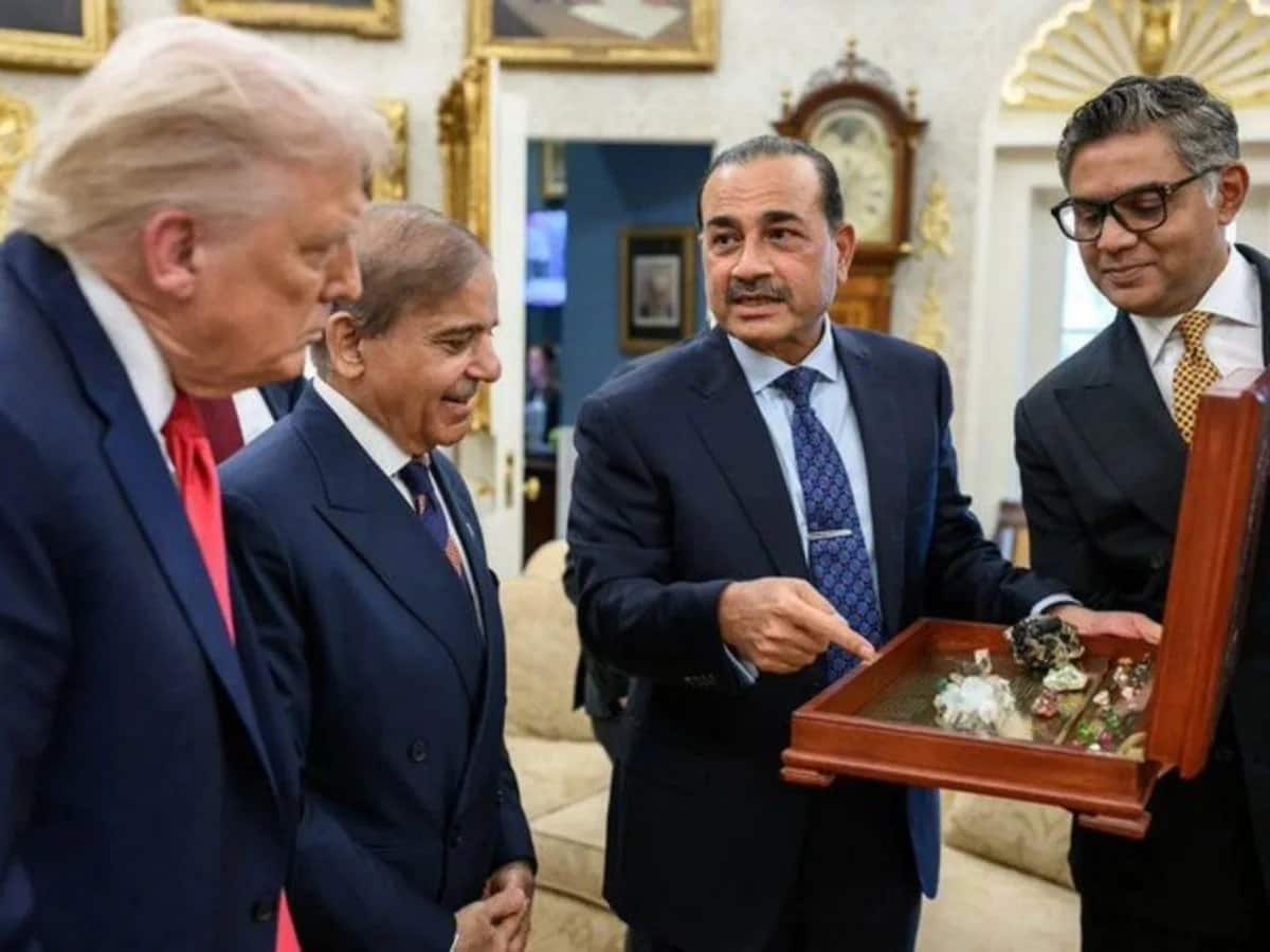 पाकिस्तान पर इसलिए मेहरबान है अमेरिका! ‘सीक्रेट खजाना’ बेचने व्हाइट हाउस पहुंचे शरीफ-मुनीर