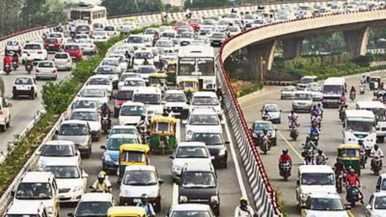 Noida traffic diversion: घर से निकलने से पहले जरूर चेक करें, नोएडा में हर रूट के लिए अलग डायवर्जन लागू