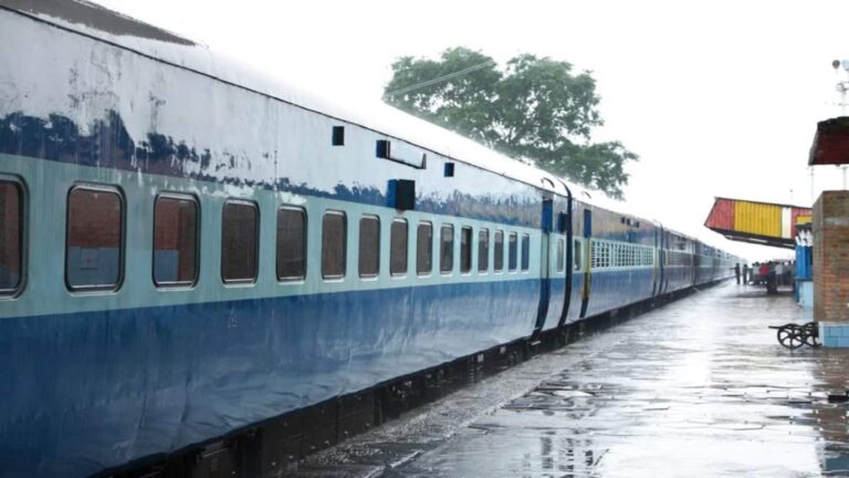 Indian Railway: रेलवे कर्मचारियों के लिए खुशखबरी! SBI में है बैंक अकाउंट, तो मिलेगा 1 करोड़ रुपये का इंश्योरेंस कवर