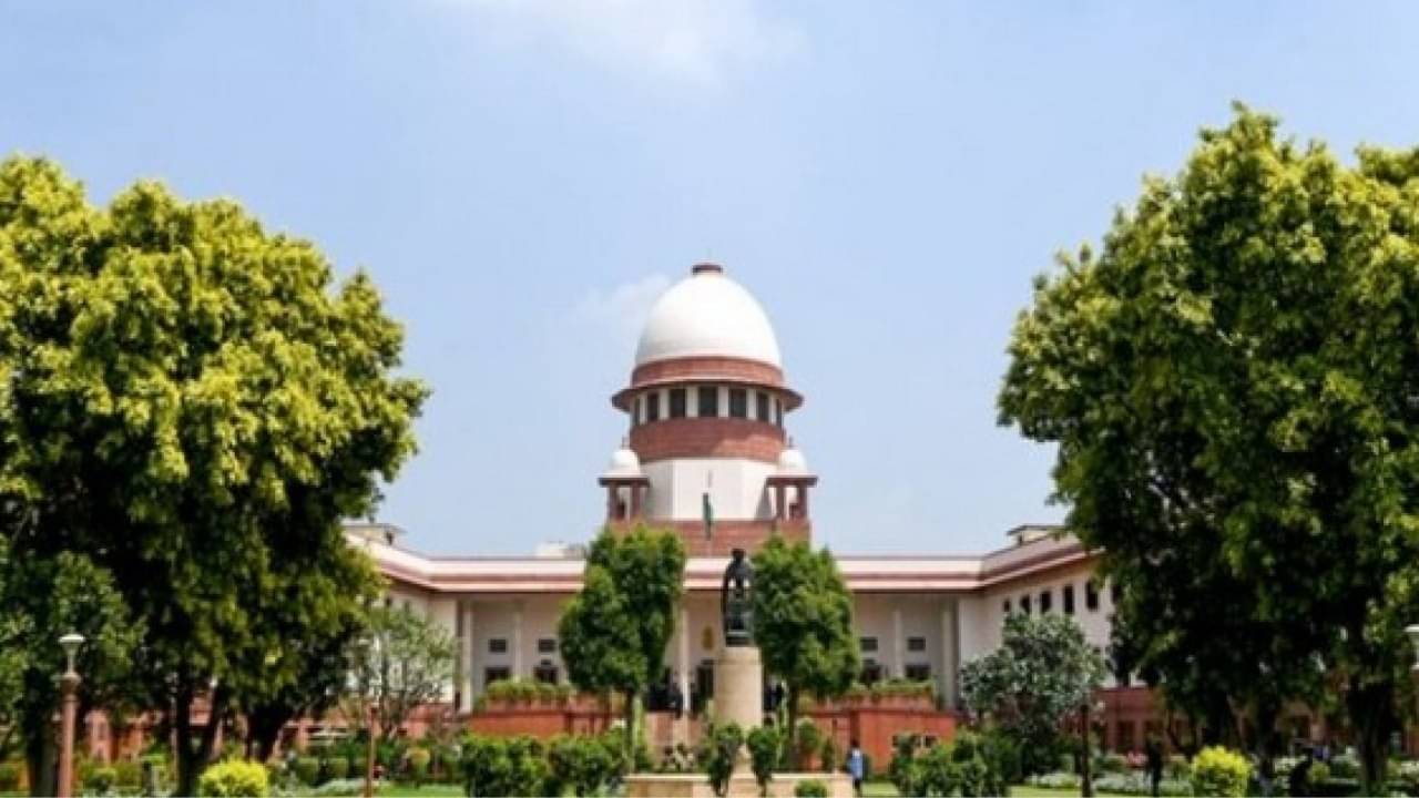 वक्फ कानून पर आ गया 'सुप्रीम फैसला', सेक्शन-3 और 4 पर SC ने लगाई रोक, कहा- 'पूरे कानून पर स्टे देने का कोई आधार नहीं'