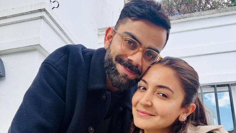 Virat Kohli ने Anushka Sharma संग सोशल मीडिया पर की फोटो शेयर, दो घंटे में ही फोटो का क्रेज लोगों के सर चढ़ा