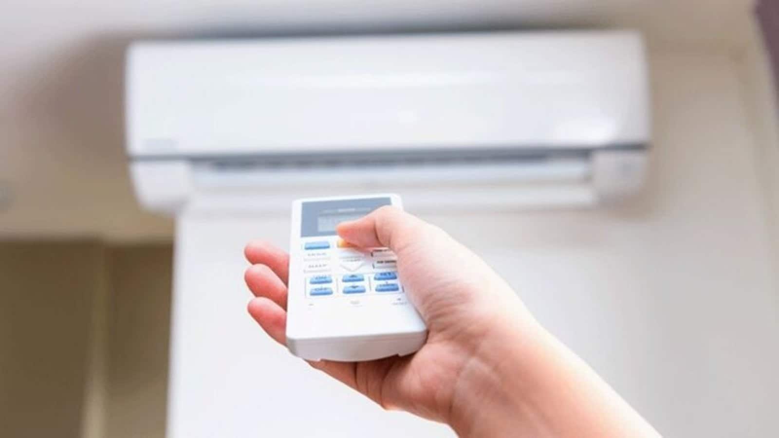 Voltas Stocks: इस साल 26% गिरा स्टॉक, क्या अभी इनवेस्ट करने पर होगी तगड़ी कमाई?