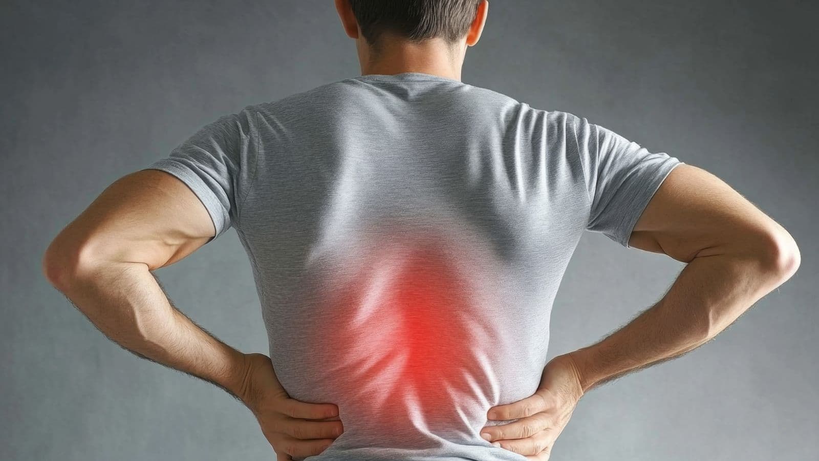 कमर दर्द इतना बढ़ा कि उठना-बैठना मुश्किल? ये 7 योगासन फटाफट देंगे राहत