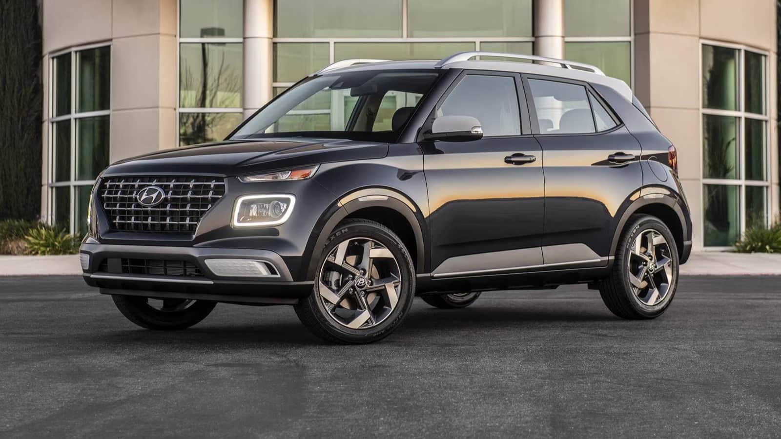 Hyundai Venue 2025 का नया अवतार, पावर, एफिशियंसी और ड्राइविंग कम्फर्ट सब एक साथ