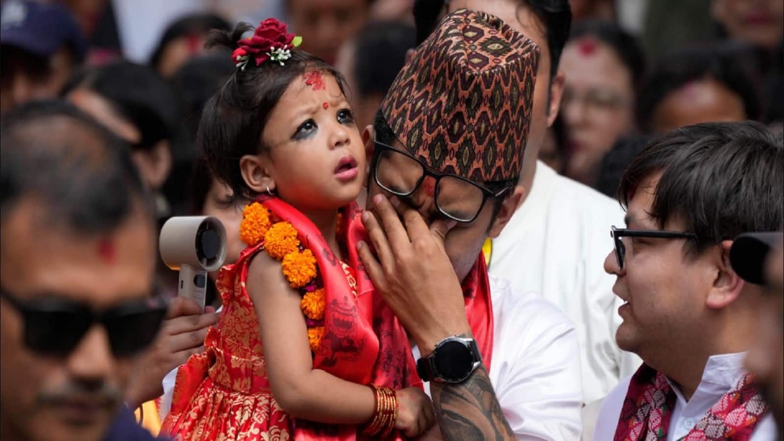 Nepal Living Goddess: दो साल की आर्यतारा शाक्य में मिले 32 गुण, चुनी गई नेपाल की जीवित कुमारी