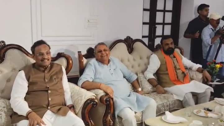 Bihar Chunav: NDA में सीट बंटवारे की गुत्थी सुलझी, फाइनल ऐलान का इंतजार...पटना में चल रही BJP-JDU की बड़ी बैठक!