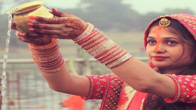 Chhath Puja 2025 Upay: आज उगते सूरज को अर्घ्य देते समय करें ये उपाय, बन जाएंगे बिगड़े काम