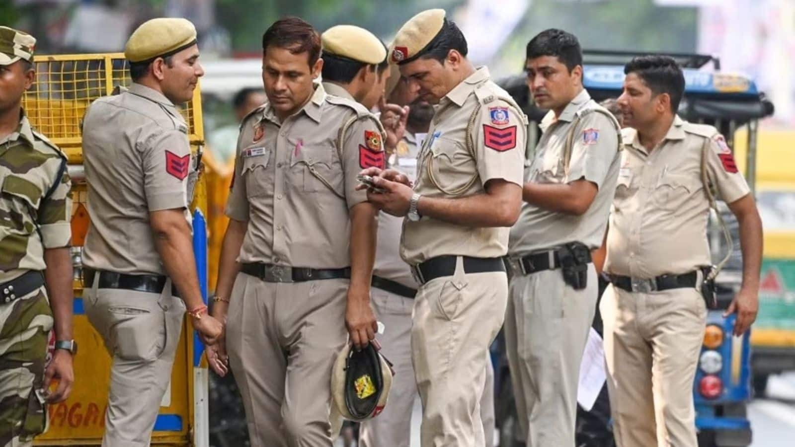 Delhi Acid Attack Case: दिल्ली एसिड अटैक में बड़ा खुलासा, पीड़ित लड़की के पिता ने ही रची थी पूरी साजिश