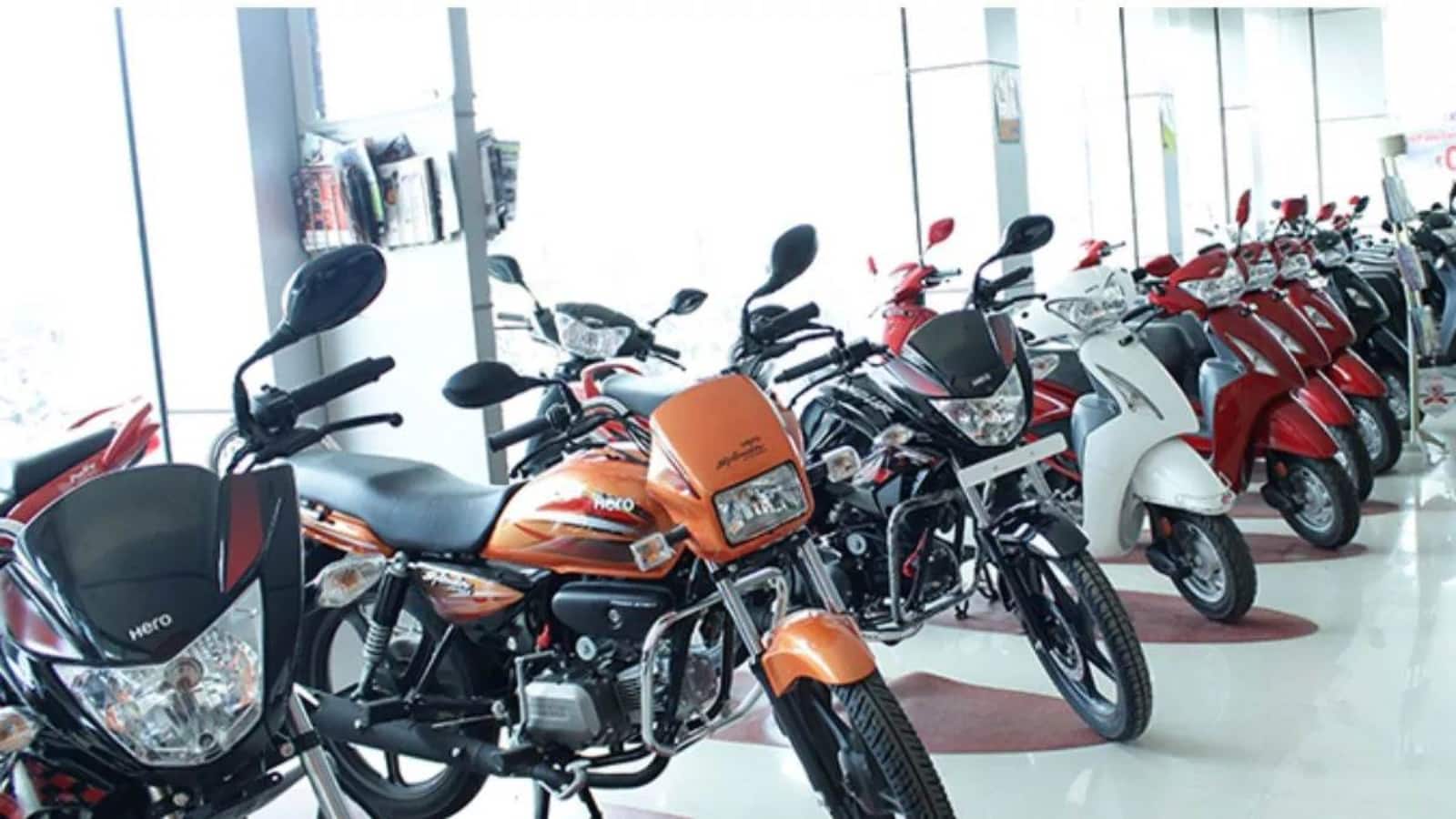 GST 2.0: GST 2.0 और त्योहारी मांग के चलते दोपहिया वाहनों की बिक्री में बढ़त, इनमें Hero, TVS भी शामिल