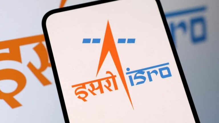 ISRO Recruitment 2025: इसरो में सरकारी नौकरी पाने का मौका! 10वीं पास को ₹92000 तक मिलेगी सैलरी, डॉयरेक्ट लिंक से करें अप्लाई