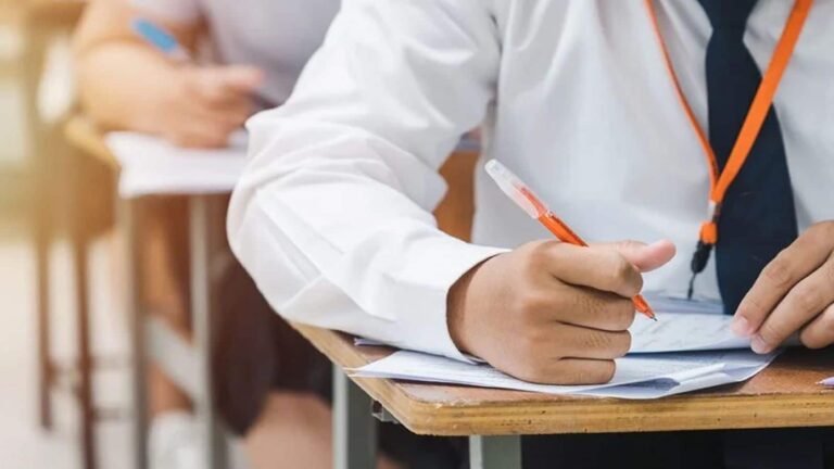 JEE-NEET एंट्रेंस एग्जाम अब पहले से हो जाएगा आसान! कोचिंग पर निर्भरता कम करने की तैयारी में सरकार