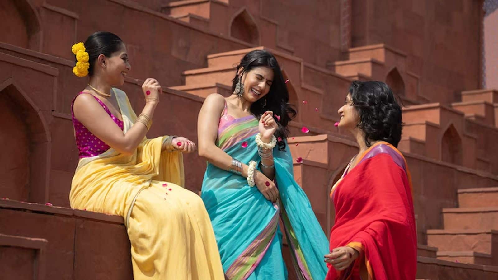 Karwa Chauth 2025: महिला कर्मचारियों को करवा चौथ पर तोहफा, ड्रेस कोड को लेकर सुप्रीम कोर्ट ने दी बड़ी छूट