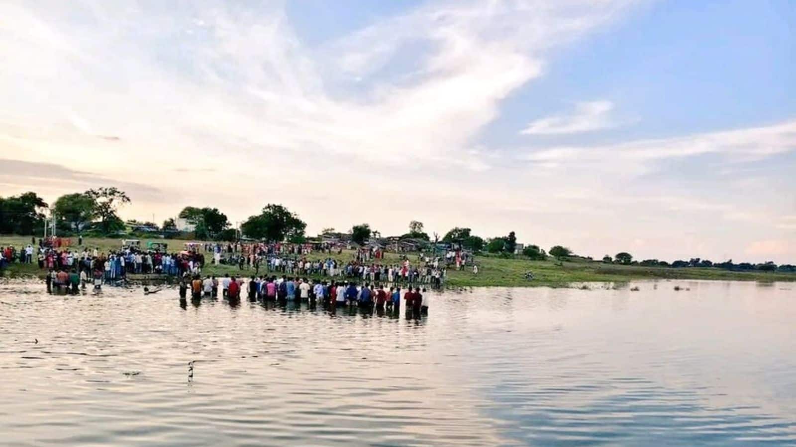 मध्य प्रदेश में दुर्गा विसर्जन के दौरान 10 बच्चों समेत 13 की मौत