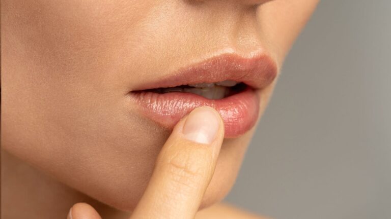 Lip Care: रात में अपनाएं ये लिप केयर रूटीन, होंठ रहेंगे मुलायम और गुलाबी