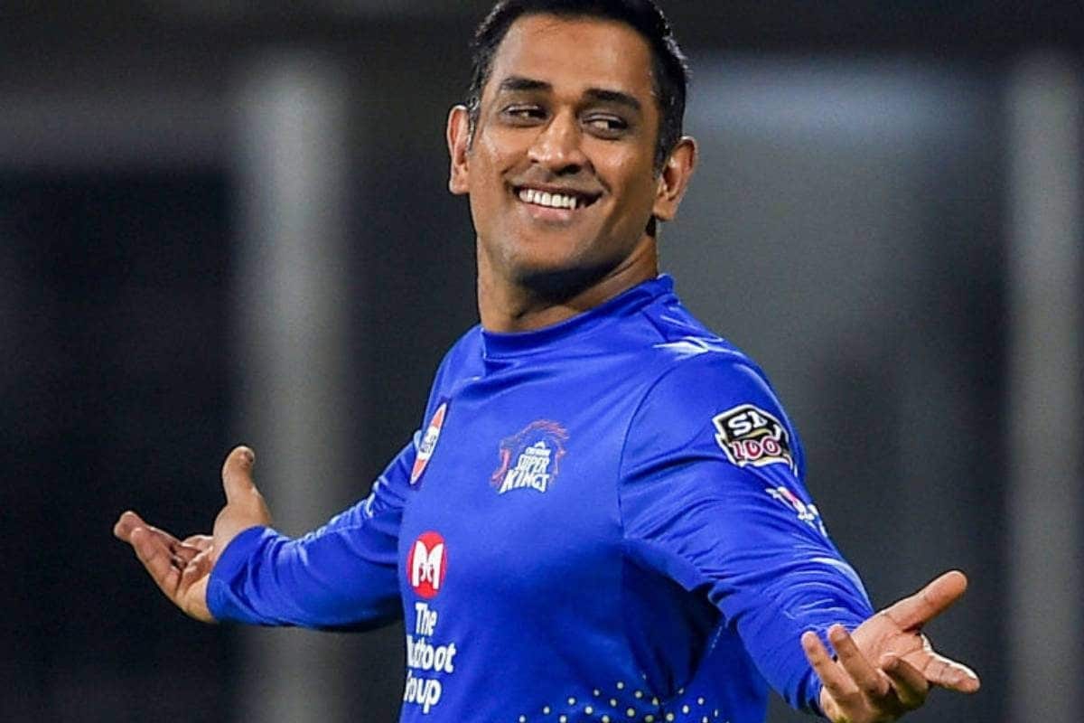 धोनी बने पायलट, लेकिन नहीं उड़ा पाएंगे विमान, फिर क्‍यों दी गई डिग्री?