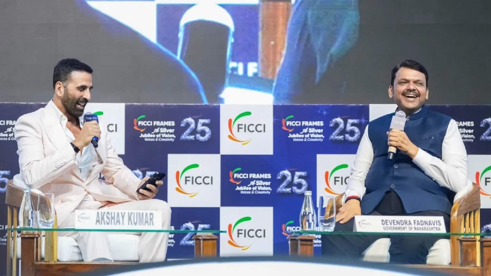 Akshay Kumar को ‘हैवान’ बनने के लिए महाराष्ट्र सीएम देवेंद्र फडणवीस से मिली तारीफ, जानें कैसे सीएम ने की अक्षय की बोलती बंद