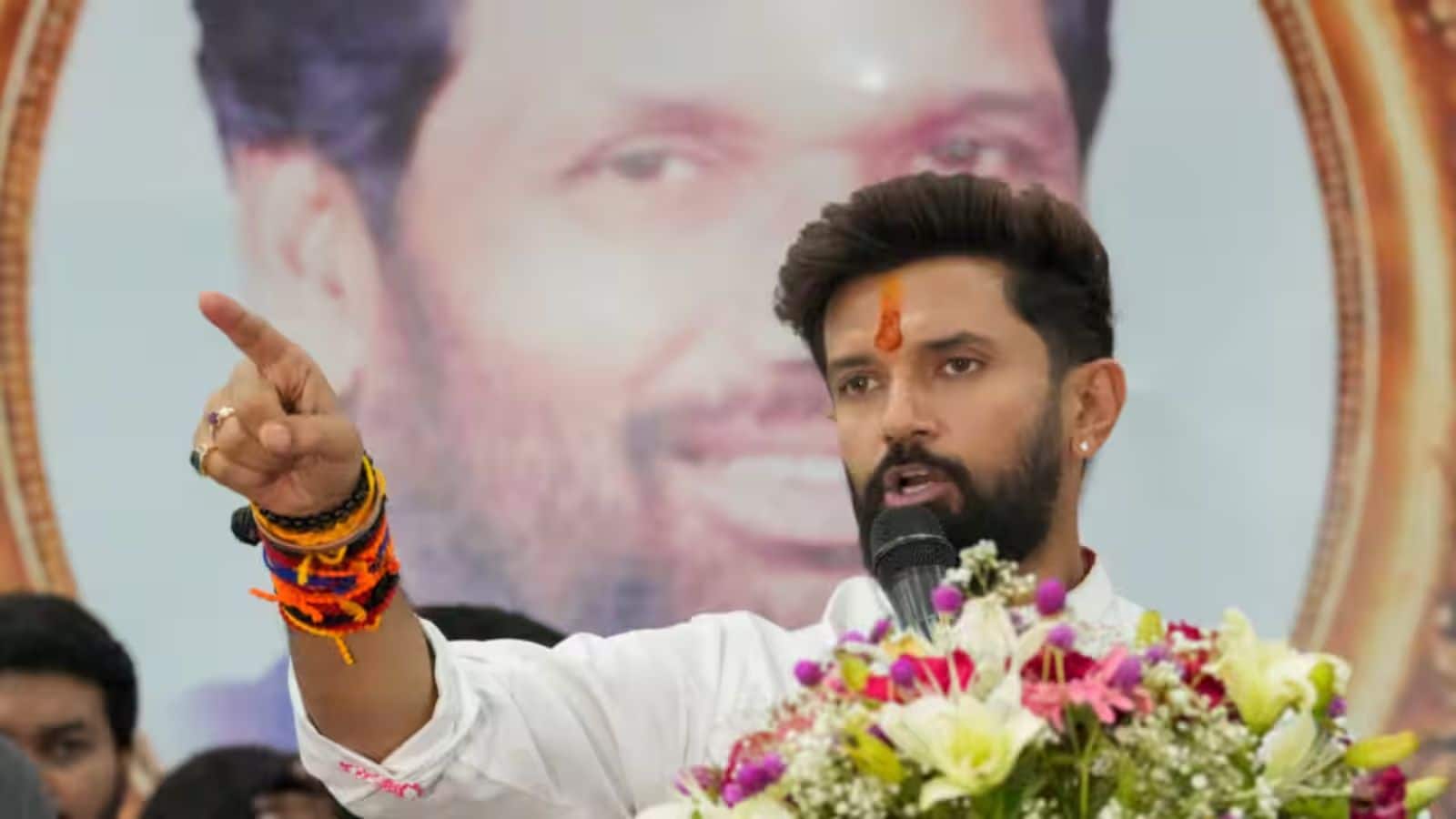 बिहार NDA में सीट शेयरिंग पर सस्पेंस बरकरार, चिराग पासवान की LJP(R) ने की 4 बड़ी डिमांड, धर्मेंद्र प्रधान से हुई 40 मिनट तक चर्चा
