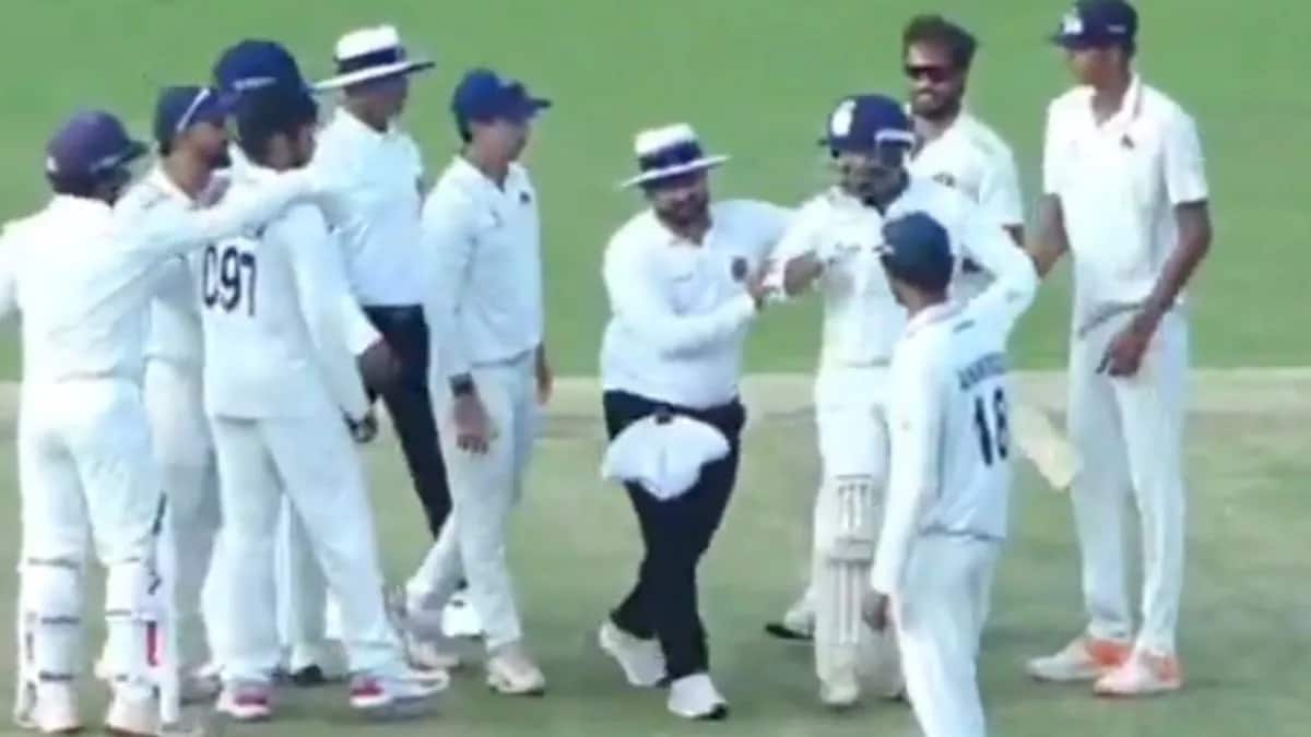 VIDEO: मैच में पृथ्वी शॉ ने खोया आपा! सरफराज खान के छोटे भाई को बैट लेकर मारने दौड़े
