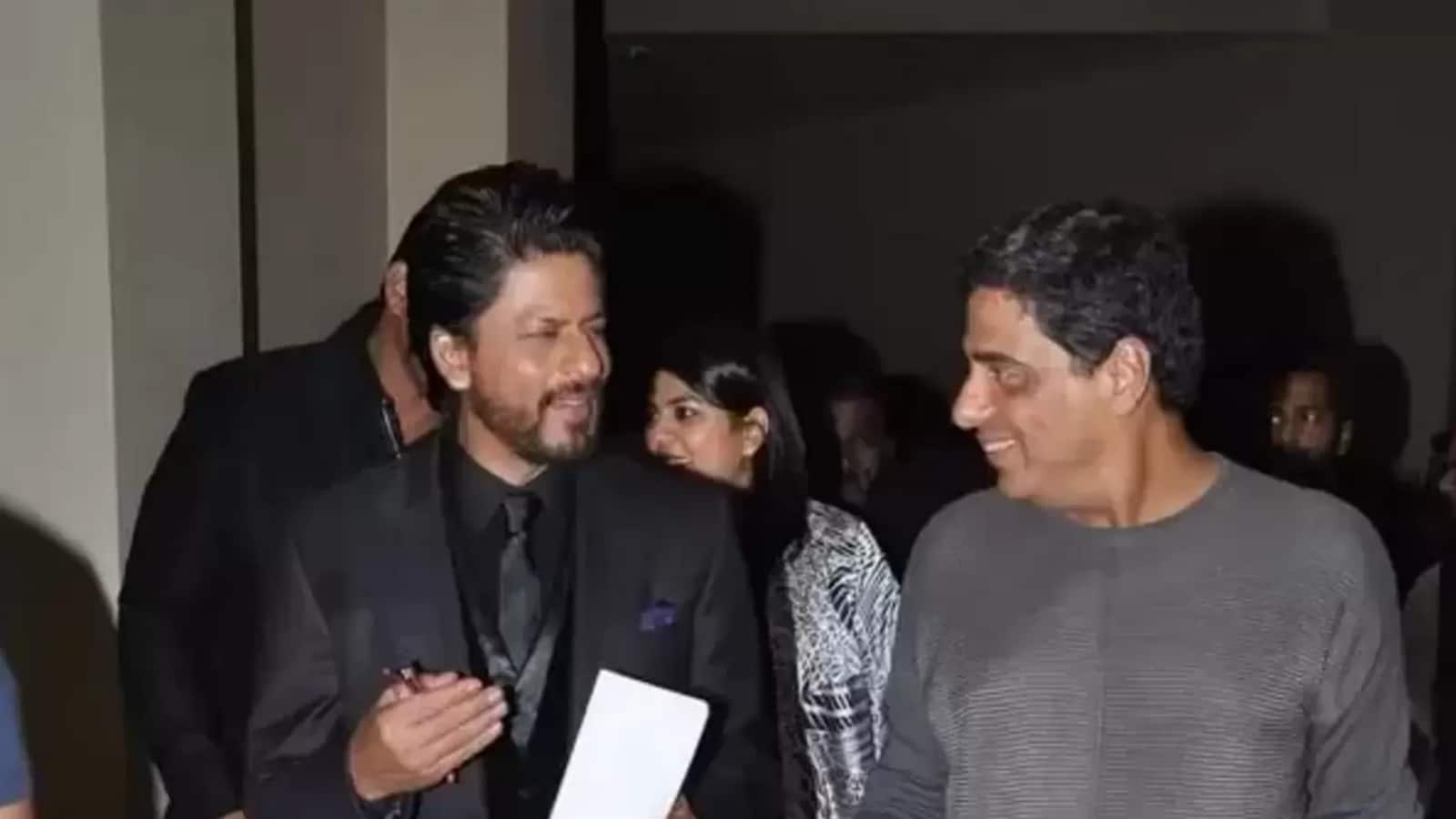 Bollywood Richest Person: बिना एक भी फिल्म किए ये है बॉलीवुड का सबसे अमीर आदमी, शाहरुख खान से लेकर ऋतिक रोशन इनके आगे हैं फीके