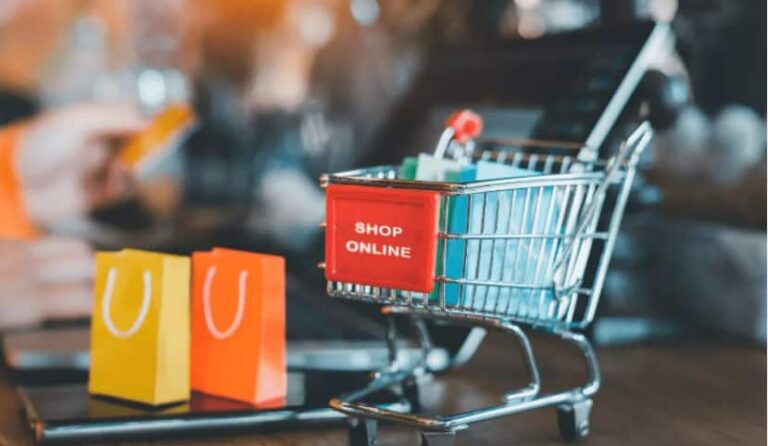 त्योहारी सीजन में ऑनलाइन बिक्री का बना रिकॉर्ड...GST सुधारों के बाद 25% तक बढ़ी खरीददारी, उपभोक्ताओं को मिला सस्ता सामान