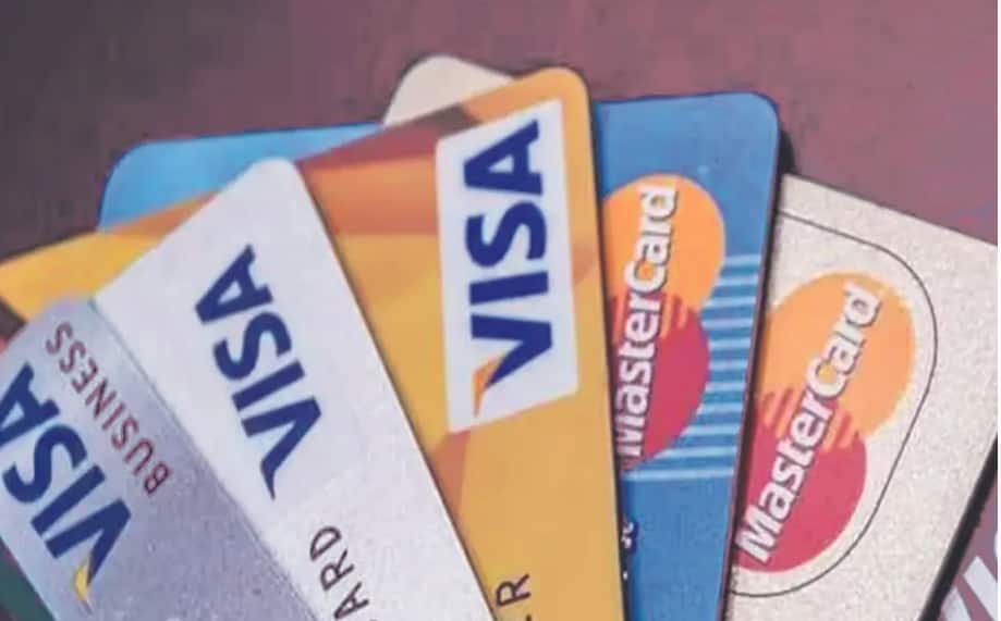 Credit Card लेने से पहले जरूर जान लें ये जरूरी बातें, नहीं तो फंस जाएंगे भारी कर्ज के जाल में
