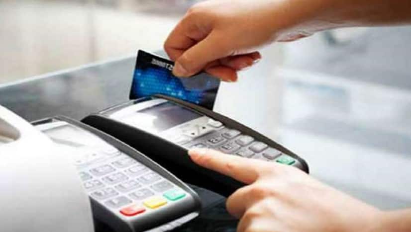 Debit Card EMI: कैसे डेबिट कार्ड EMI आपके CIBIL स्कोर को बदल सकती है? जानें सच्चाई, फायदे और सावधानियां