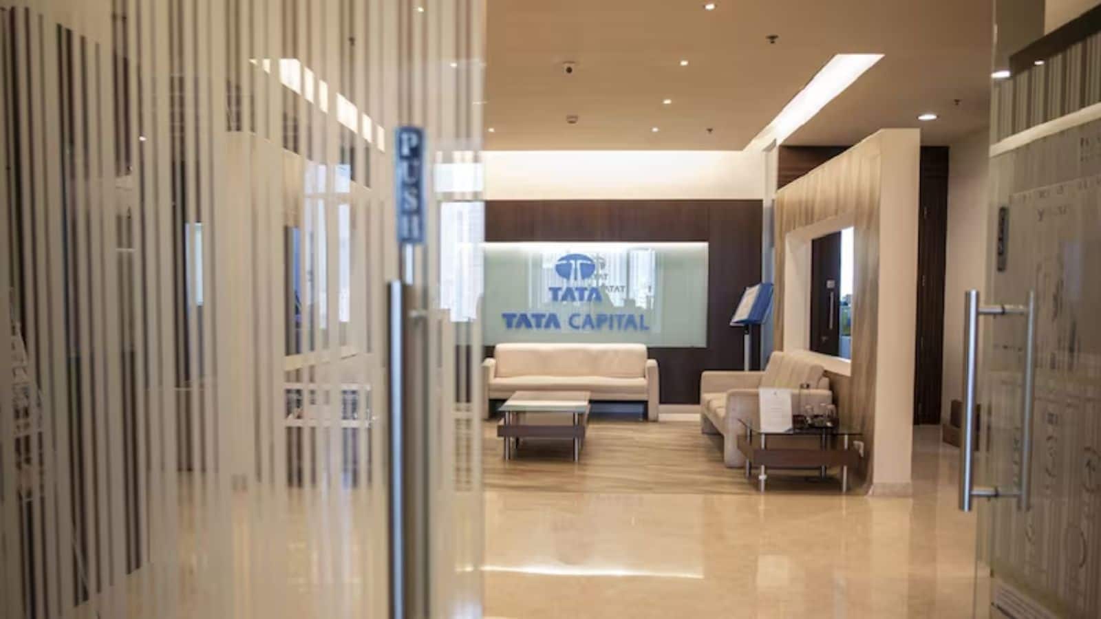 Tata Capital IPO: पहले दिन ही निवेशकों से मिल रहा बंपर रिस्पांस, 2 घंटे में 19% भरा, क्या आपको लगाना चाहिए पैसा?