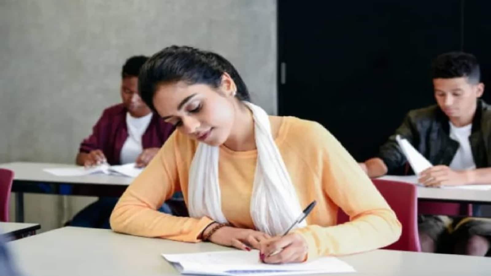 UPPSC PCS Prelims Exam Guidelines : कल परीक्षा के लिए जाने से पहले जान लें ये जरूरी नियम, परीक्षा से 45 मिनट पहले बंद हो जाएगी एंट्री