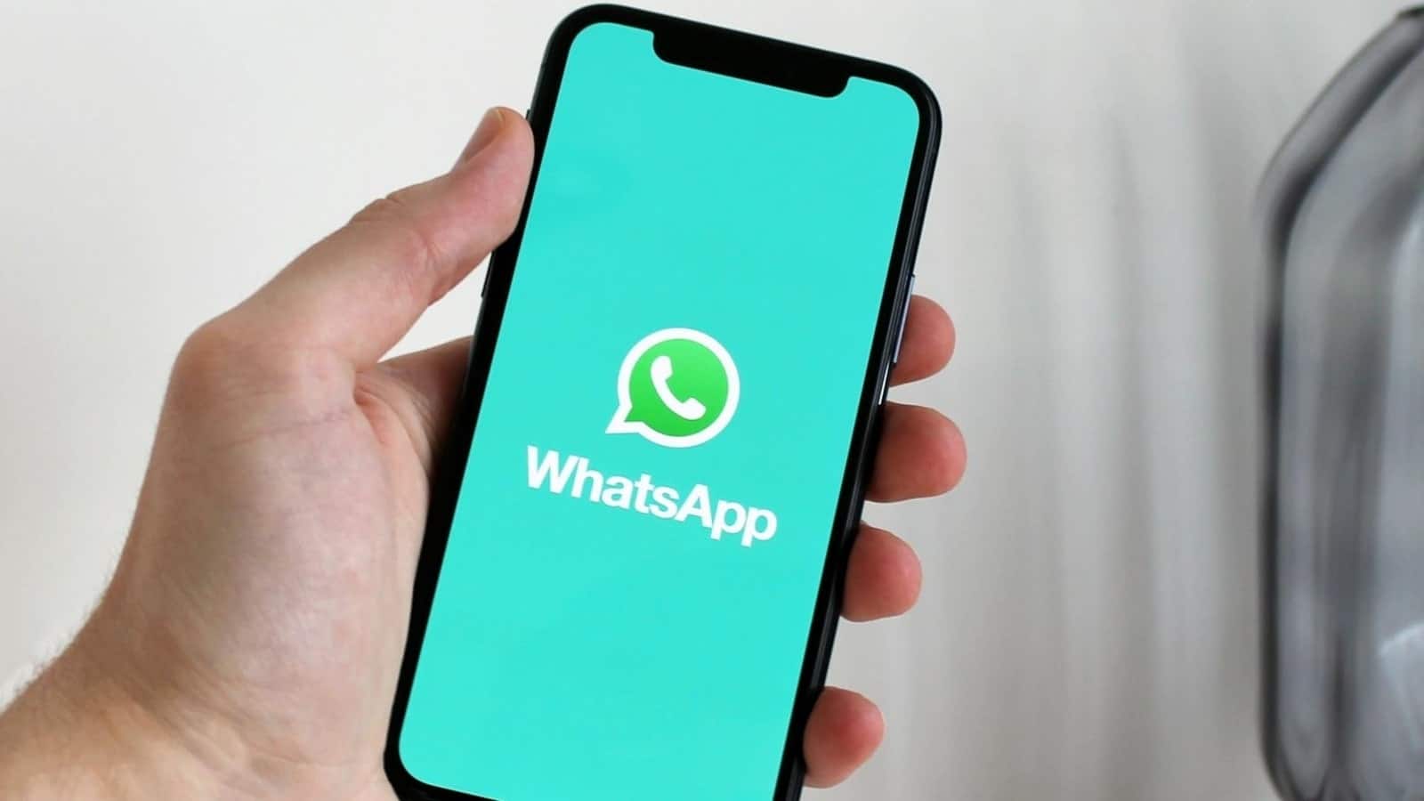 WhatsApp Message Translation: अब WhatsApp खुद बोलेगा आपकी भाषा, iOS पर शुरू हुआ Message Translation फीचर