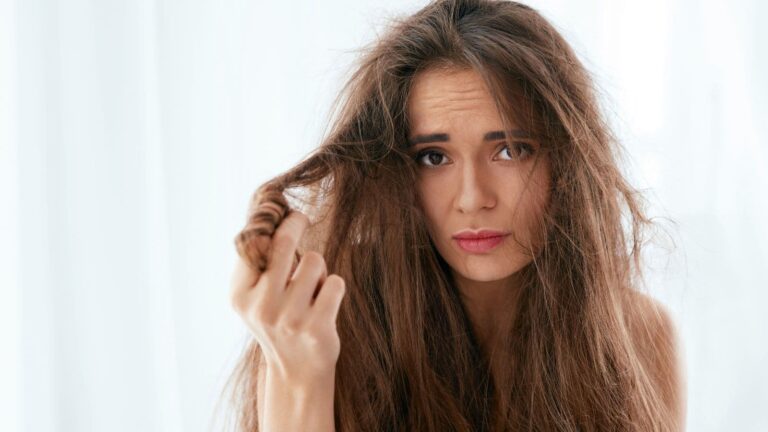 Winter Hair Care Tips: रूखे-बेजान बालों को बनाएं फिर से रेशमी, ठंड में भी चमक रहेगी बरकरार!