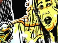 दिल्ली यूनिवर्सिटी की छात्रा पर एसिड अटैक,  झुलसे गए दोनों हाथ...कॉलेज के पास घटी घटना