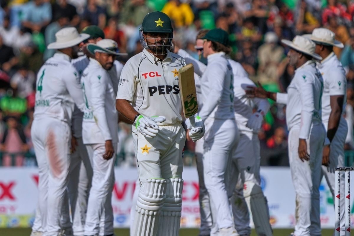 बाबर आजम को देने लगे 'गालियां', माइक बंद करना भूल गए पूर्व कप्तान