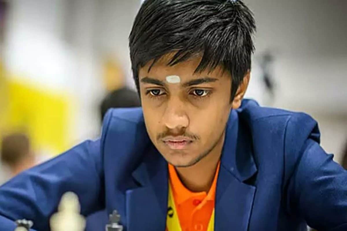 16 वर्षीय इलमपार्थी 90वें ग्रैंडमास्टर बने, विश्वनाथन आनंद ने भी दी बधाई