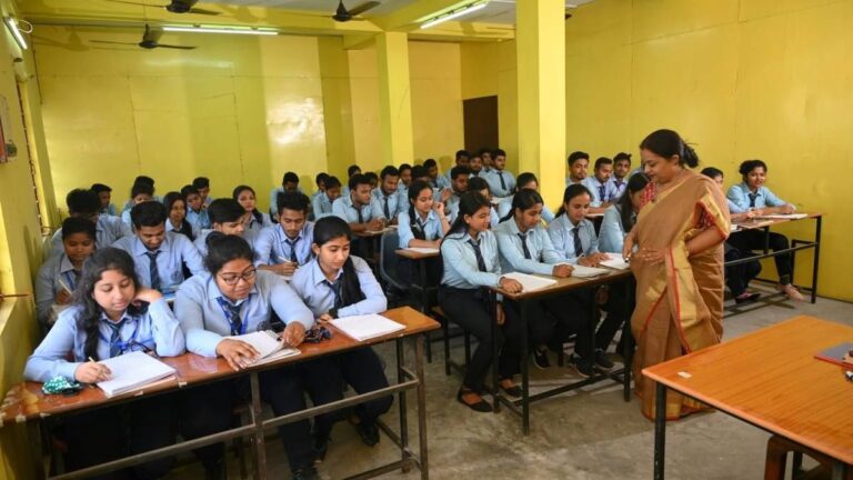 CBSE BOARD EXAM: सीबीएसई ने 10वीं और 12वीं बोर्ड परीक्षा की तारीखों का किया ऐलान, इस तारीख से होगी शुरू; देखें पूरी डेटशीट