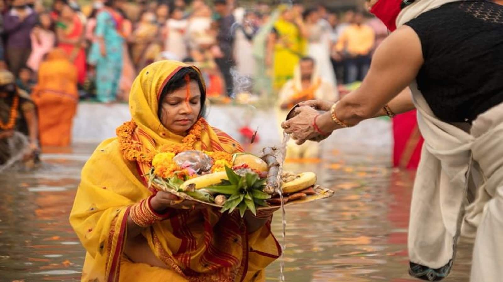 Chhath Puja 2025 Usha Arghya Time: उगते सूरज को अर्घ्य के साथ कल सम्पन्न हो जाएगा छठ महापर्व, अपने शहर में सूर्योदय का समय जानिए यहां