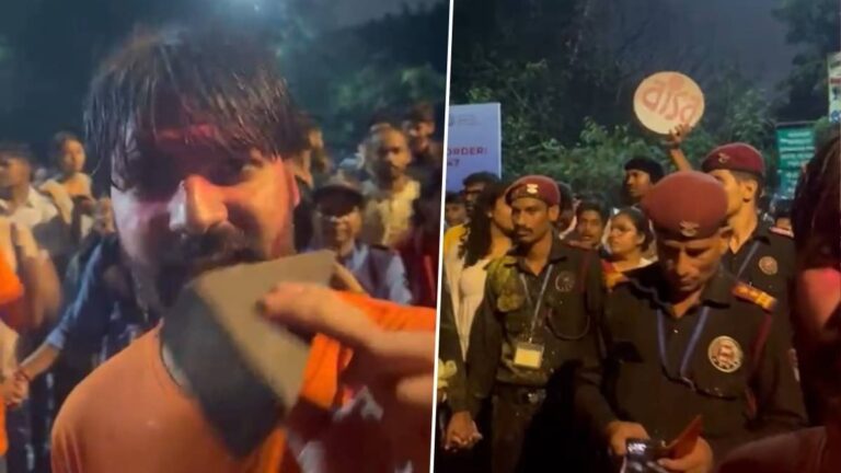 Delhi: JNU में दुर्गा माता की मूर्ति विसर्जन के दौरान बवाल, शोभायात्रा में दिखाई चप्पलें, वामपंथी छात्रों पर मारपीट का भी आरोप