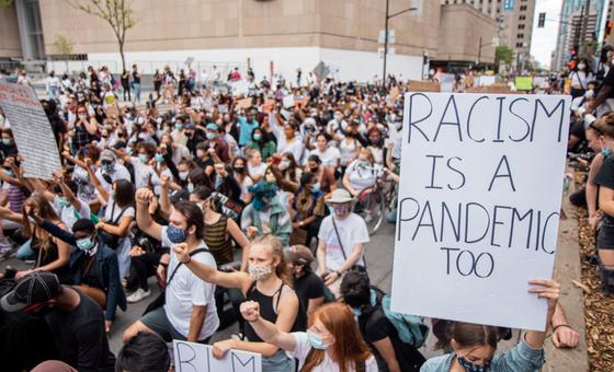 रंगभेद अब भी क़ायम, काले लोगों के साथ नस्लवाद के विरुद्ध कार्रवाई पर ज़ोर