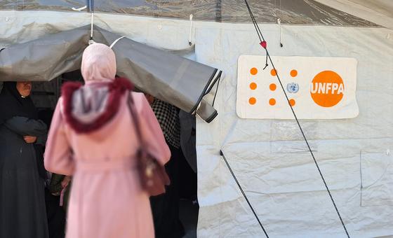 ग़ाज़ा: बमबारी, भूख व गम्भीर कुपोषण के बीच फँसी हैं 55 हज़ार गर्भवती महिलाएँ