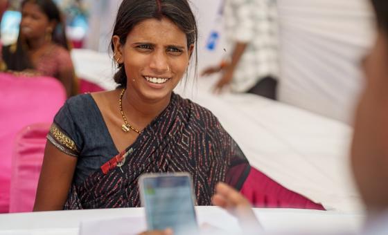 भारत: हैल्पलाइन से उम्मीद: जानकारी से खुले सशक्तिकरण के द्वार