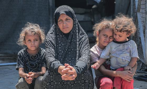 ग़ाज़ा: बमबारी, ड्रोन हमलों के भय से काँपते घायल बच्चे, 'हम बचने के लिए जाएँ कहाँ'