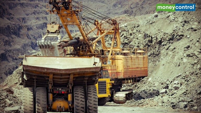 NMDC Q2 Results: सरकारी कंपनी का मुनाफा 41% बढ़ा, रेवेन्यू 30% उछला; शेयरों ने भरी उड़ान