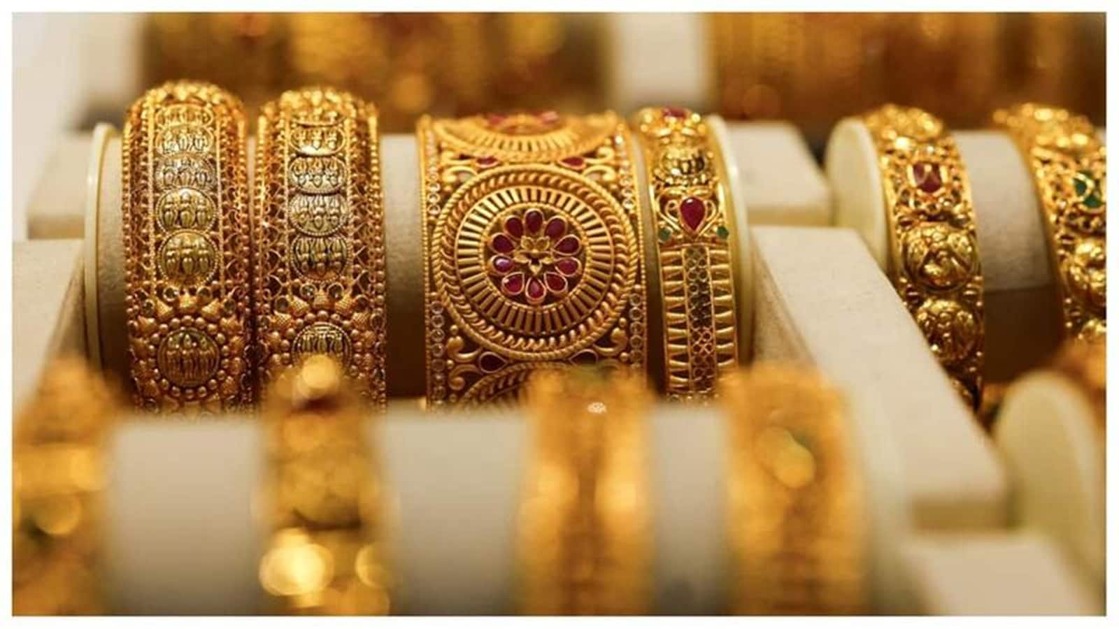 Gold Price Today: नहीं थम रही सोने की गिरावट, धनतेरस से अब तक करीब ₹7600 सस्ता; अब इतनी है कीमत