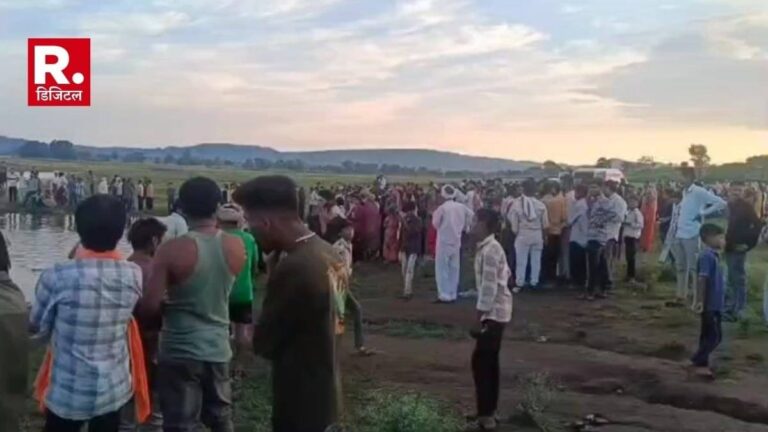 MP : मातम में बदली दशहरे की खुशियां, खंडवा में मूर्ति विसर्जन कर लौट रही श्रद्धालुओं की ट्रैक्टर-ट्रॉली नदी में गिरी, 10 की मौत