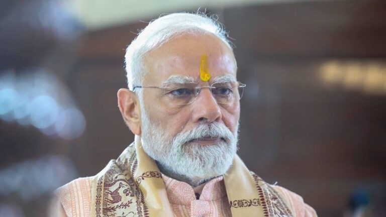 PM मोदी ने देशवासियों को दी विजयादशमी की बधाई, पहली बार दिल्ली में यहां मनाएंगे दशहरा, पहलगाम आतंकियों के पुतले का होगा दहन