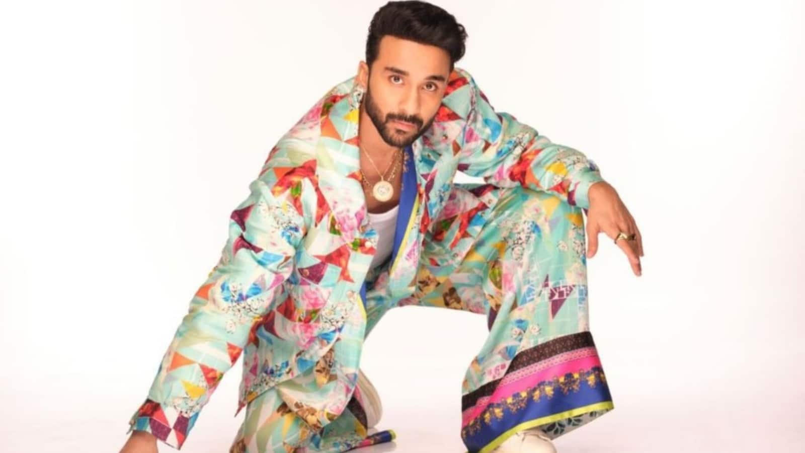 Raghav Juyal: कभी 10 लड़कों के साथ छोटे से कमरे में रहते थे राघव जुयाल, अब बॉलीवुड फिल्मों में मचा रहे हैं धमाल