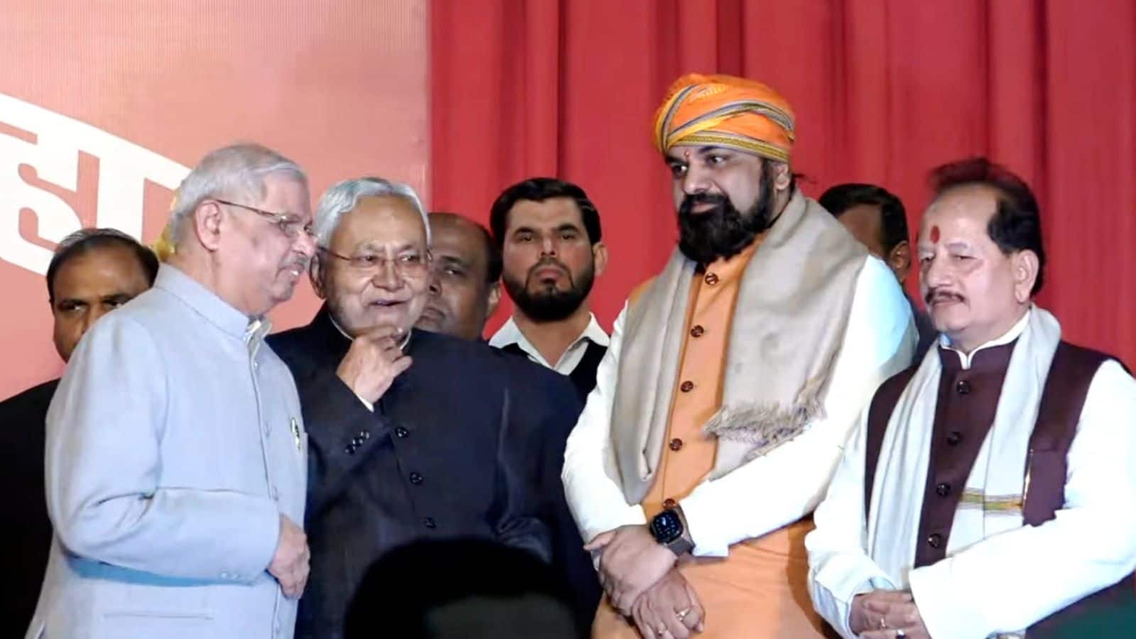 Bihar Chunav 2025: 'एक तरफ अपराधी परिवार और दूसरी तरफ...'; क्या नीतीश कुमार फिर बनेंगे NDA के सीएम फेस? सम्राट चौधरी ने दिए बड़े संकेत