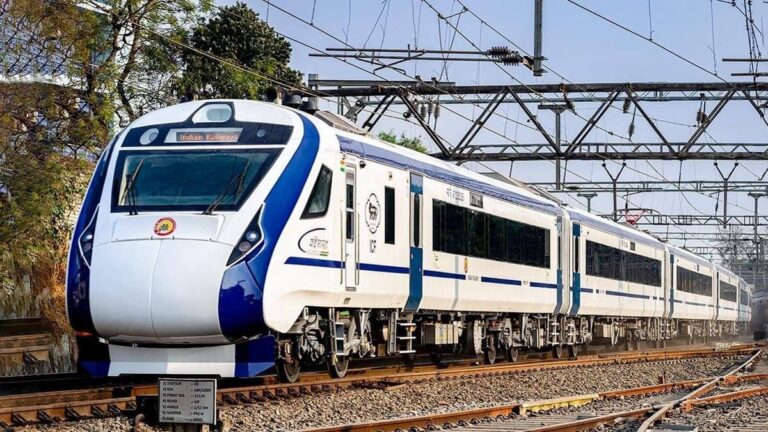 Bihar: पूर्णिया में वंदे भारत ट्रेन से कटकर 4 की मौत, ट्रैक पार करते समय हुआ हादसा; दशहरा मेला देखकर लौट रहे थे सभी